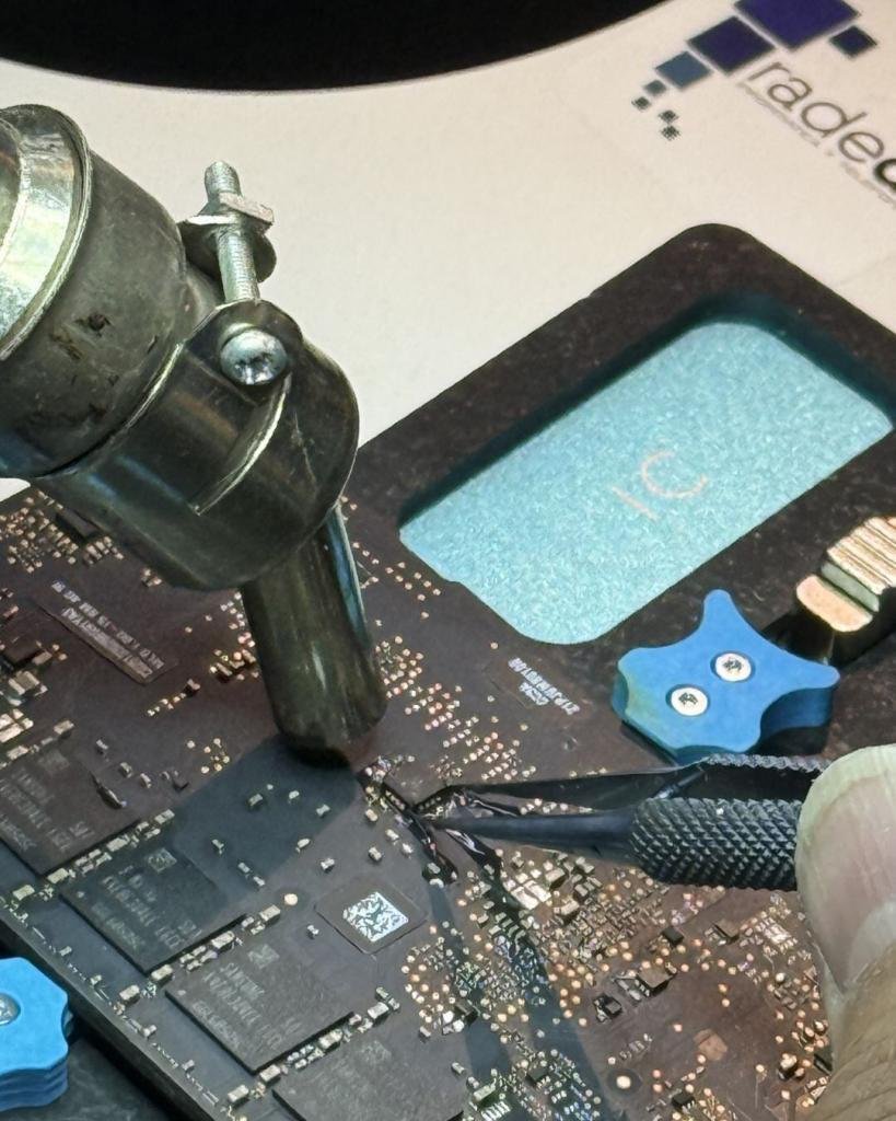 Diagnóstico de cortocircuitos en placas base