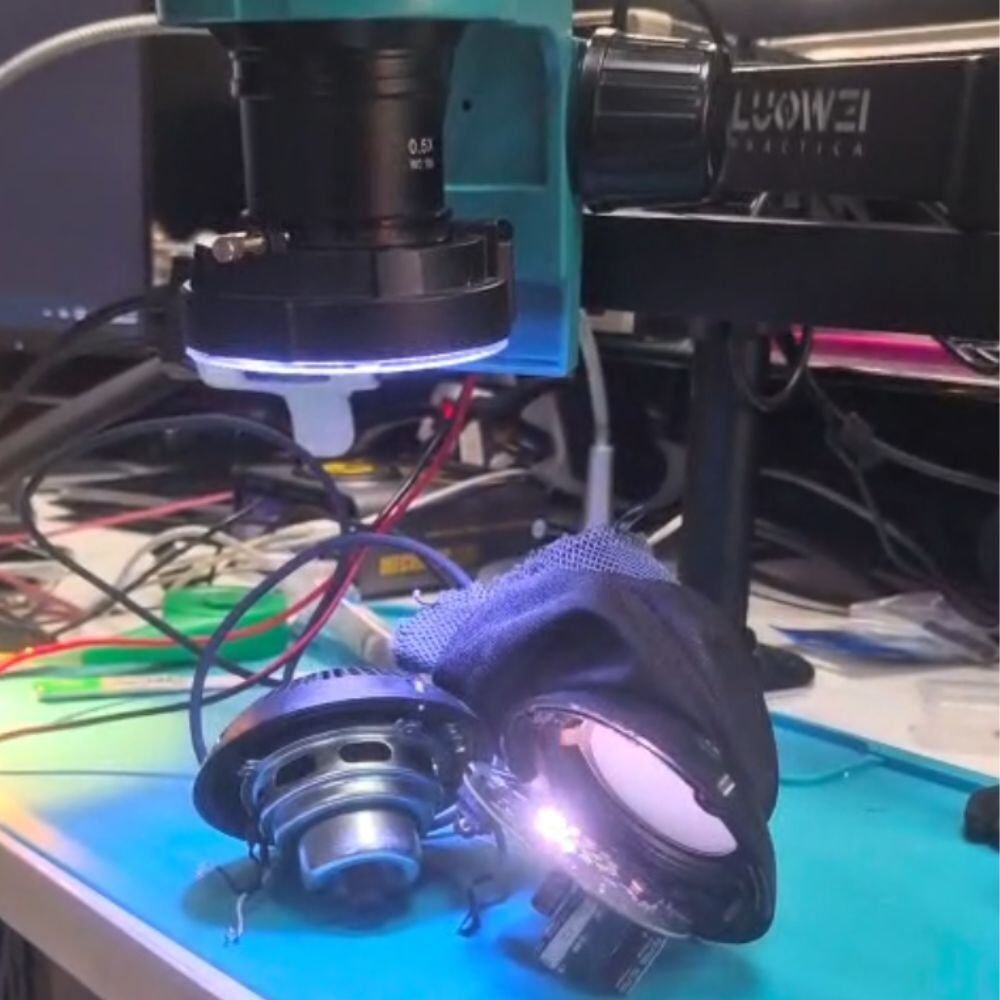 HomePod mini reparado y funcionando después de solucionar un cortocircuito
