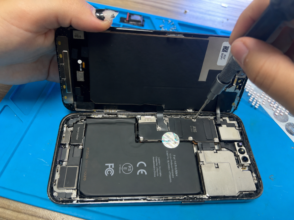 cambio de pantalla iPhone durante la reparación