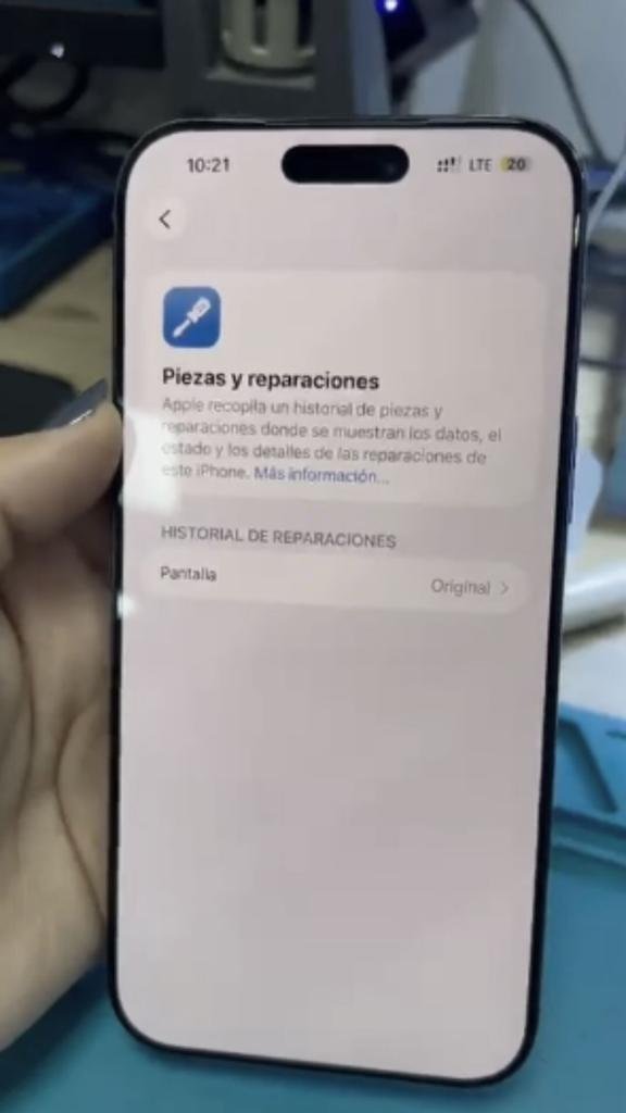 iPhone 17 Pro Max con pantalla original después de la reparación
